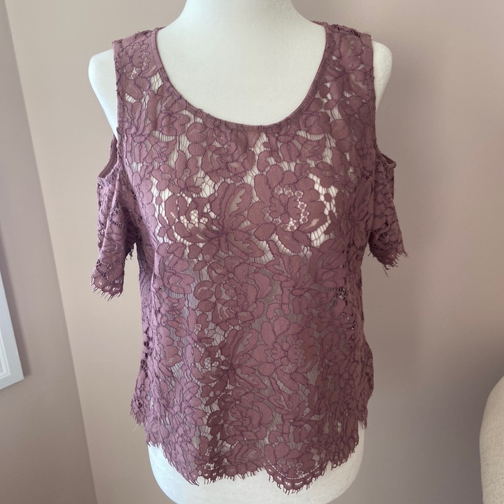 𝅺eclipse l Cold Shoulder Lace Top